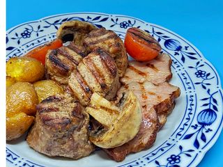 Вирізка смажена на грилі з овочами (350g)