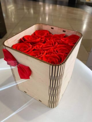Flowerbox - czerwone, naturalne wieczne róże