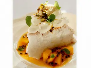 Павлова з Манго та Маракуйєю (210g)