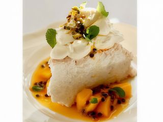 Павлова з Манго та Маракуйєю (210g)