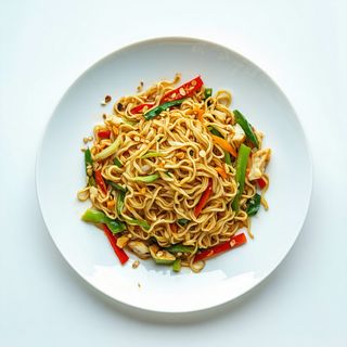 Spaghete prăjite cu legume şi ou