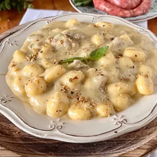 Gnocchi al pesto di noci e provola 