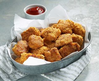 Chicken nuggets z frytkami  12szt