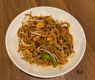 (54)Tallarines chino con tres delicias 