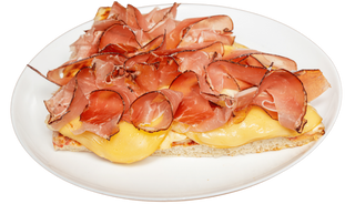 Speck e scamorza affumicata - una persona