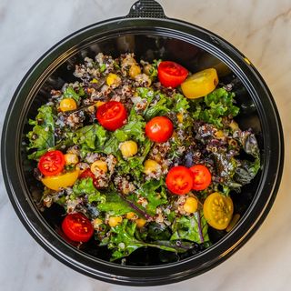 Салата с кейл и авокадо (280г)