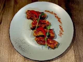 Ребра в медово-томатному соусі (220g)