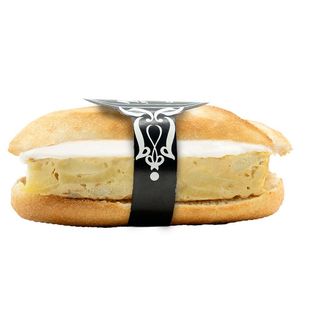 13. Tortilla de patatas y salsa alioli 