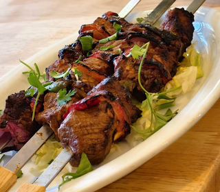 Brocheta De Pollo Con Verduras Al Carbón