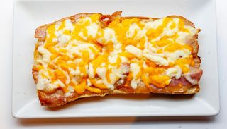 Tostada Con Untado De Quesito