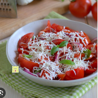 Insalata Pomodoro, cipolla, ricotta salata 
