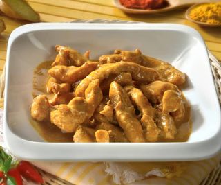 Pollo saltato con salsa di curry