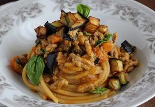 Pasta con pesce spada e melanzane