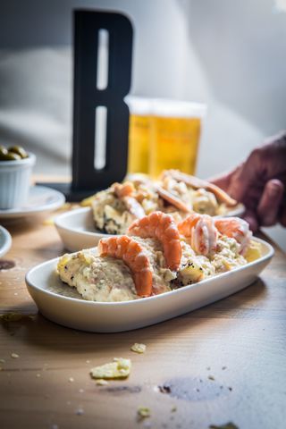 Ensaladilla rusa con langostinos