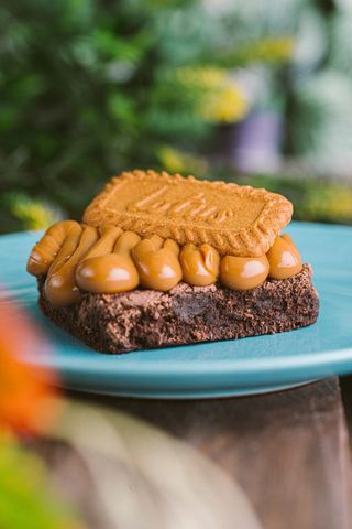 Brownie com Cobertura de Doce de Leite e Lotus