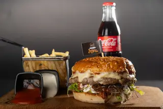 Cheeseburger +  Meni 1