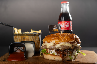 Cheeseburger +  Meni 1