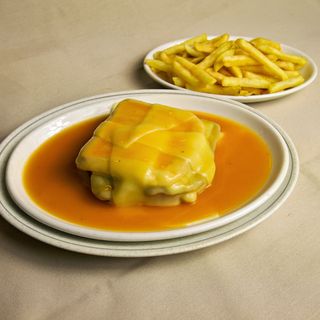 Francesinha com Batata