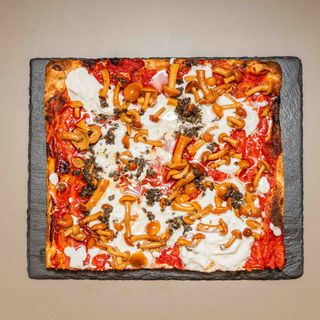 Teglia Funghi chiodini, stracciata e tartufo