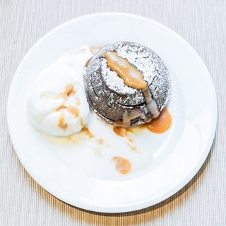 Лава кейк със сладолед (150г)