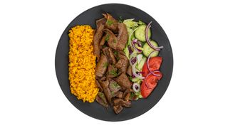 Kebap na talerzu z ryżem