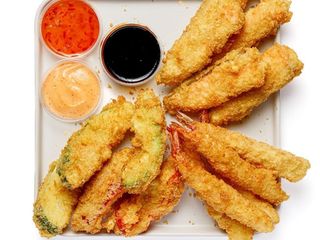 Tempura party box 16 szt. +3 sosy (560g)