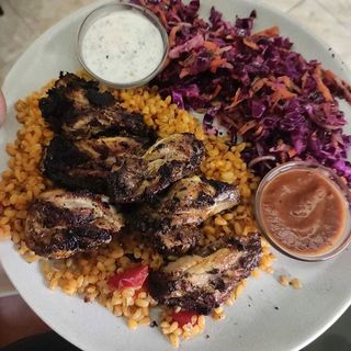 Kebab din aripioare de pui