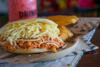 Arepa de pollo y queso (1 ud.)
