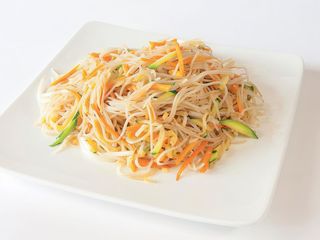 214 Spaghetti di riso con le verdure miste