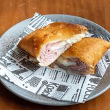 Empanada De Jamón Y Queso