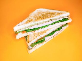 Kanapka z szynka i serem