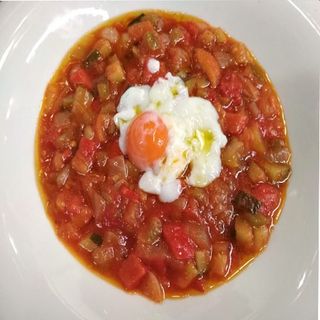 Pisto manchego con huevo