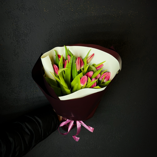 Букет з 15 червоних голландських тюльпанів