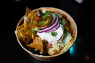 NACHOS TINGA DE POLLO 