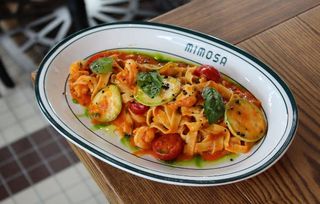 Паста Фетучіні з креветками та томатами (340г)