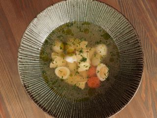 Курячий бульйон з равіолі і овочами (450g)