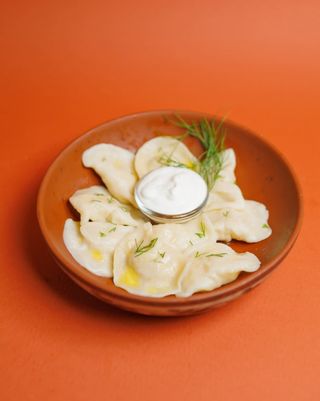 Вареники з картоплею та сметаною (250/30г)