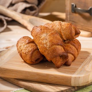 Лимецови кифлички с шипков мармалад и кафява захар (250г)