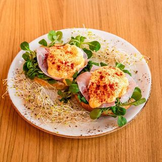 Maślana bułeczka z prosciutto cotto