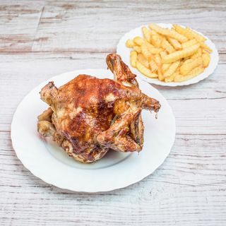 1 pollo asado + patatas o arroz + bebida