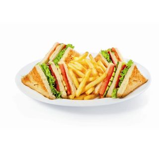 Сэндвич с курицей и картофелем фри