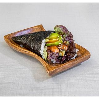 42. Temaki Salmón Y Aguacate