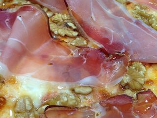 Pizza speciale deliziosa