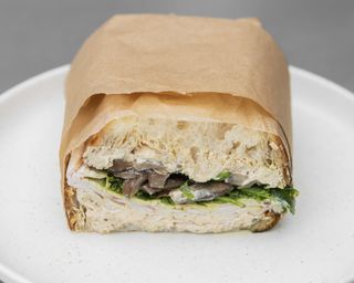 Накладанець з індичкою, печерицями та грибним крем-сиром, 200 г