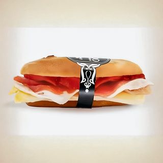 68. Presunto Gran Reserva, pimento vermelho e queijo maturado