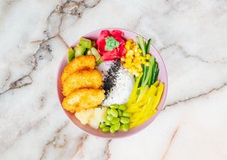 Poke bowl z kurczak w panko