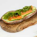 Sandwich cu somon și cremă de brânză