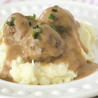 Chiftelute (3 buc.), sos Carbonara si piure de cartofi