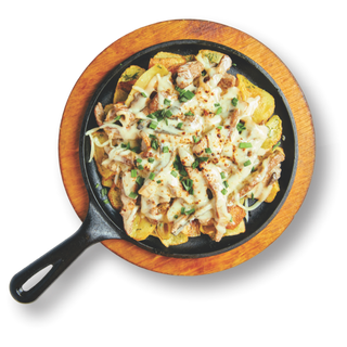 Бефстроганов с картофелем и запеченным сыром 