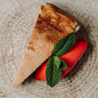 Tarta De Queso Con Helado De Fresa